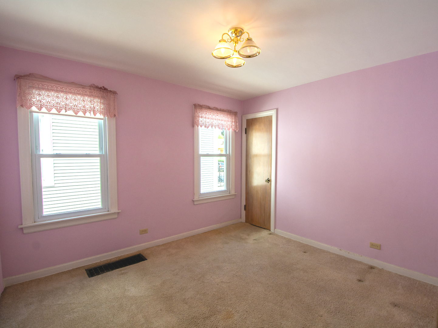 4228 N Overhill Avenue Property Photo 6