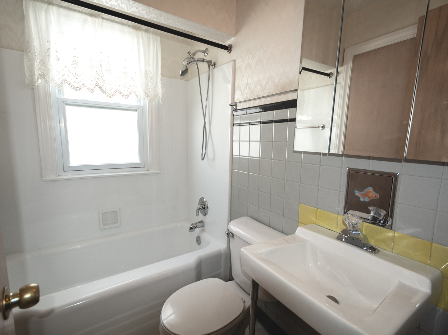 4228 N Overhill Avenue Property Photo 8