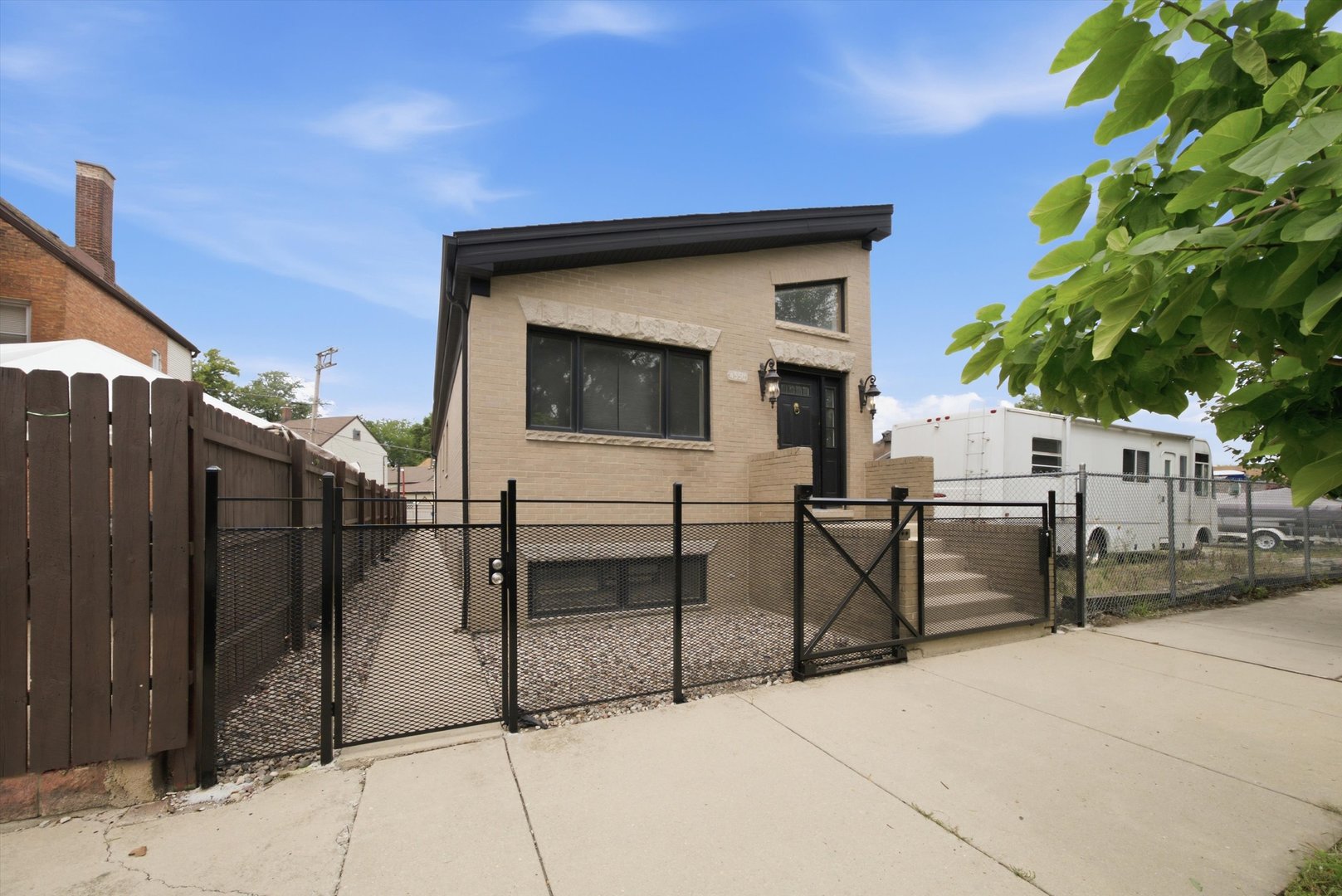 4550 S Mcdowell Avenue Property Photo 2