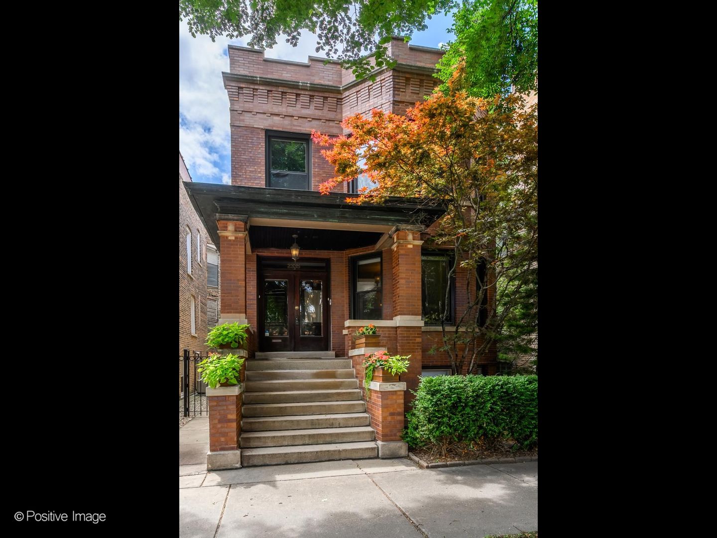 2335 W Walton Street Property Photo 1