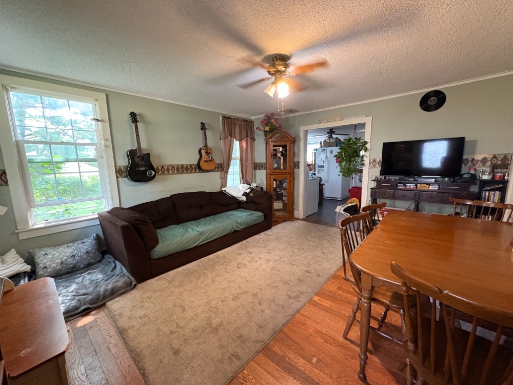 201 S Barber Avenue Property Photo 2