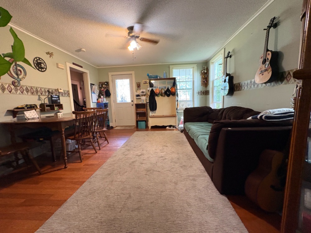 201 S Barber Avenue Property Photo 3