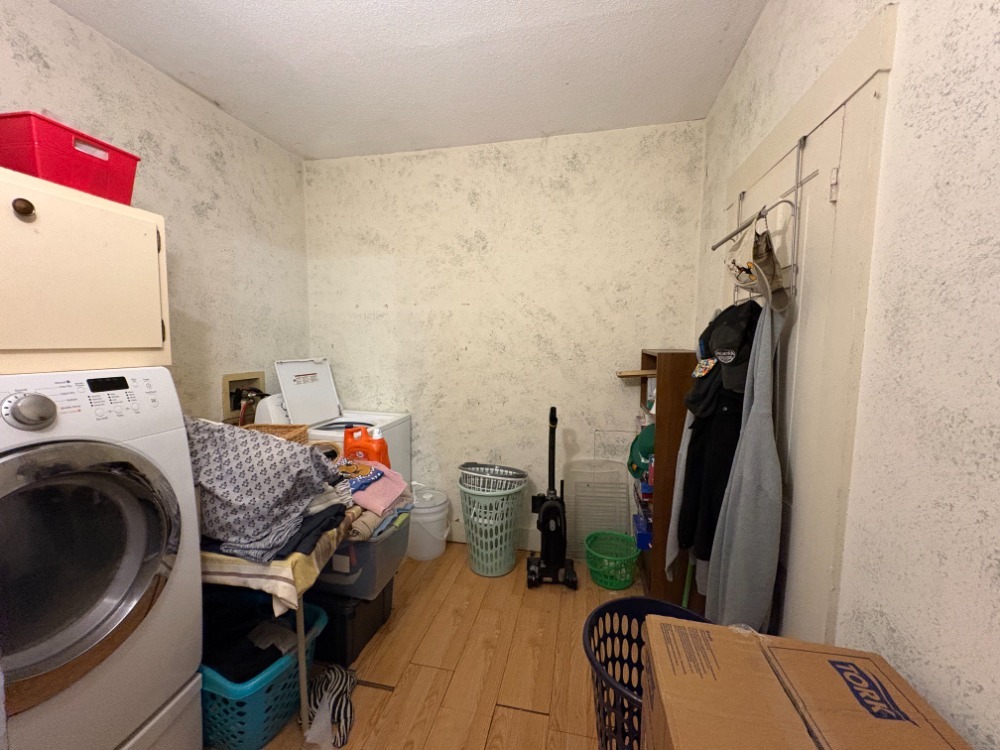 201 S Barber Avenue Property Photo 20