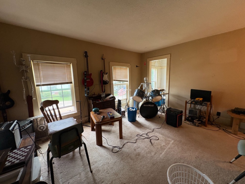 201 S Barber Avenue Property Photo 23