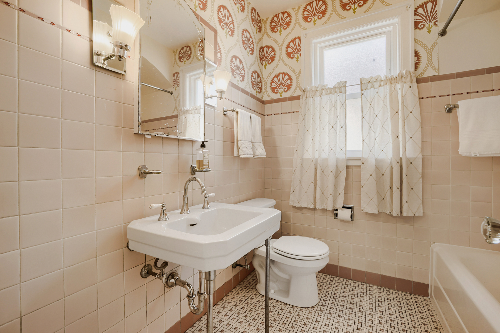 1619 N Normandy Avenue Property Photo 14