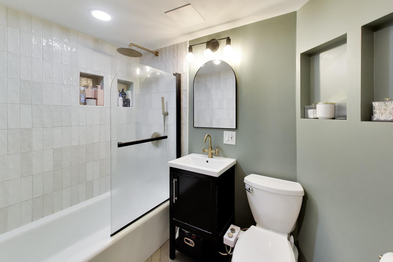 4852 N Sacramento Avenue G Property Photo 12