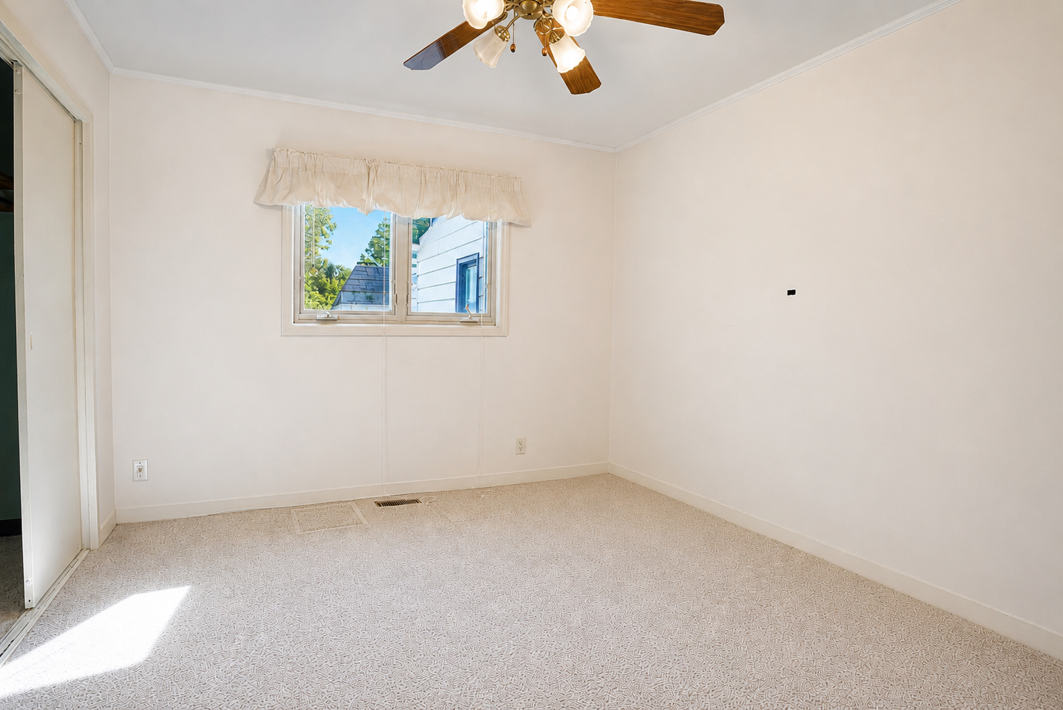 322 Sioux Street Property Photo 9