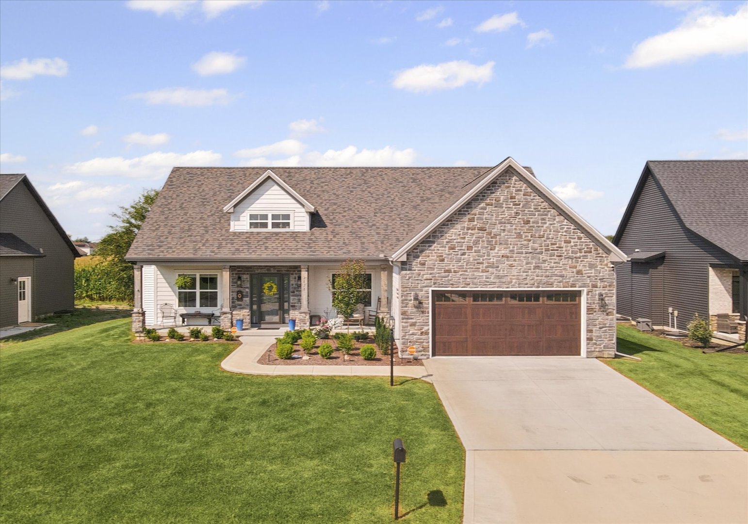 2838 E Stone Creek Boulevard Property Photo 2