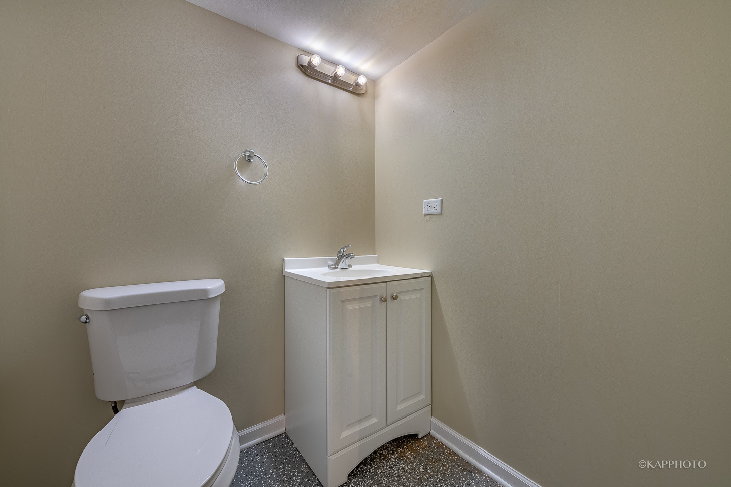 40 W 36th Place Property Photo 28