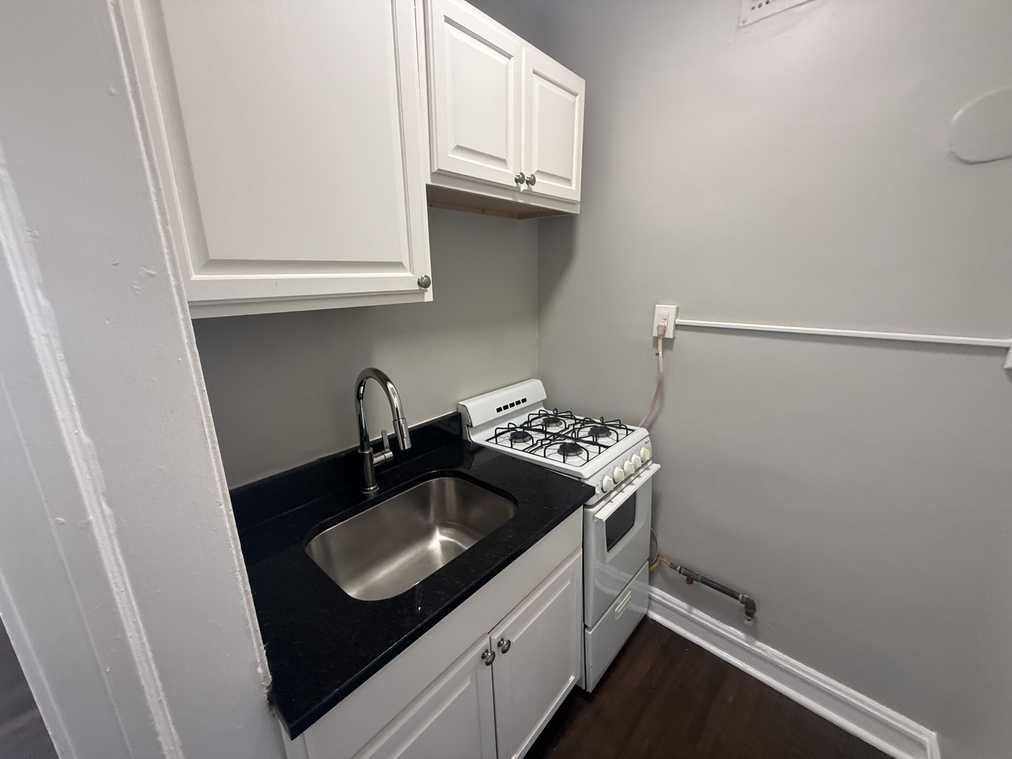 6912 N Ashland Boulevard 410 Property Photo 4