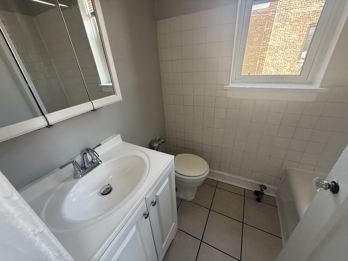 6912 N Ashland Boulevard 410 Property Photo 7