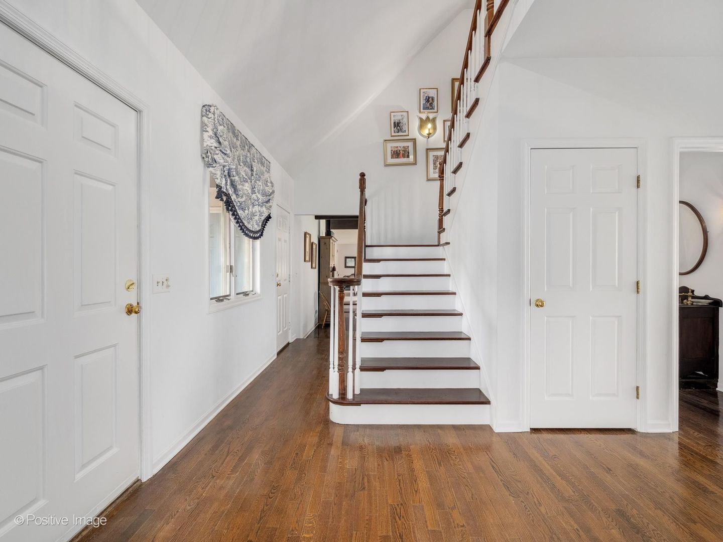 6024 Sedgley Court Property Photo 4