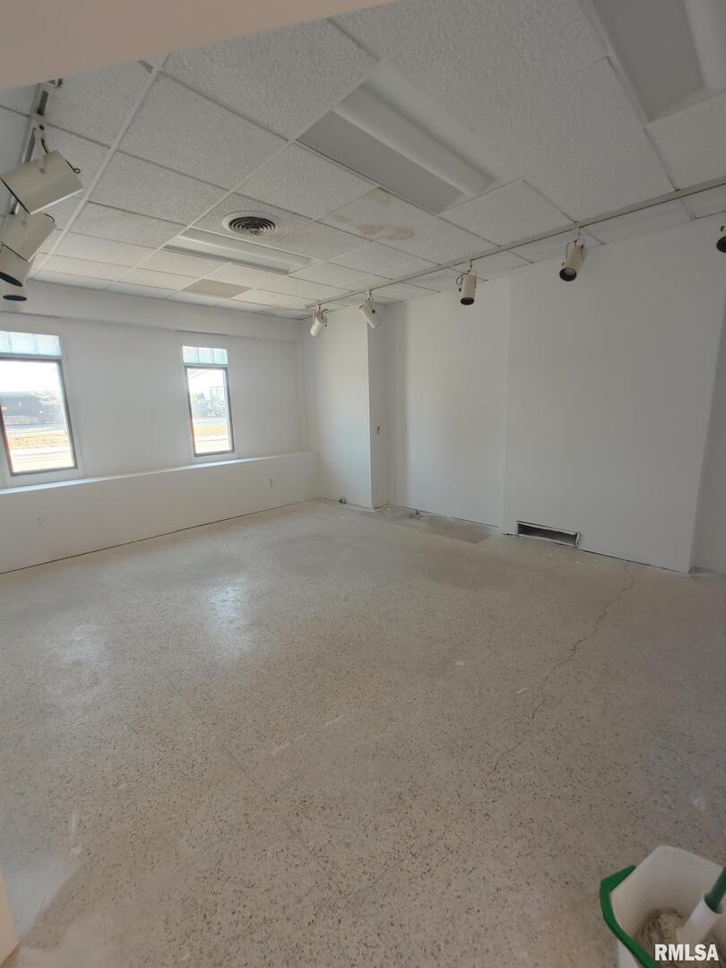 814 E RIVER Drive Property Photo 1