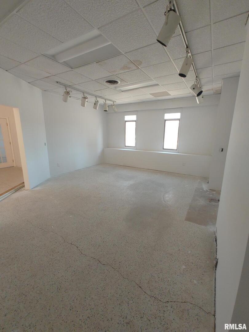 814 E River Drive Property Photo 2