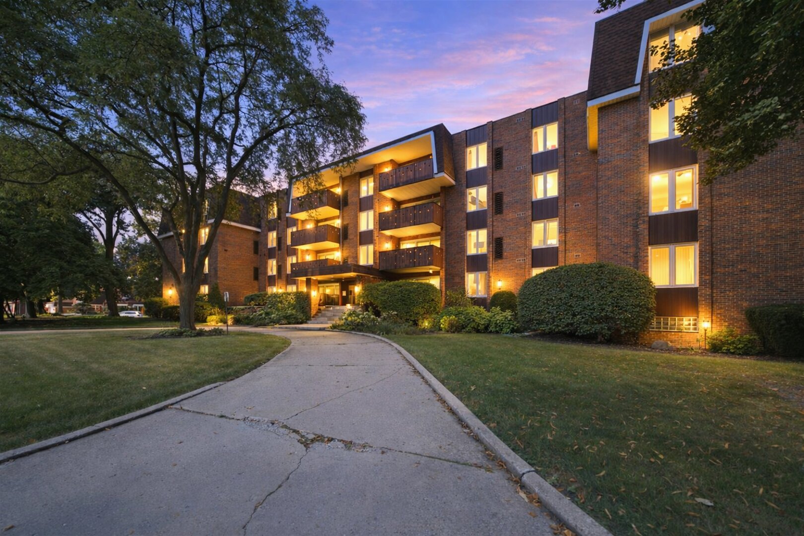 120 S Spruce Avenue 307 Property Photo 1