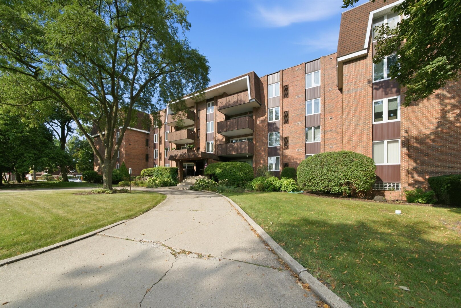120 S Spruce Avenue 307 Property Photo 2