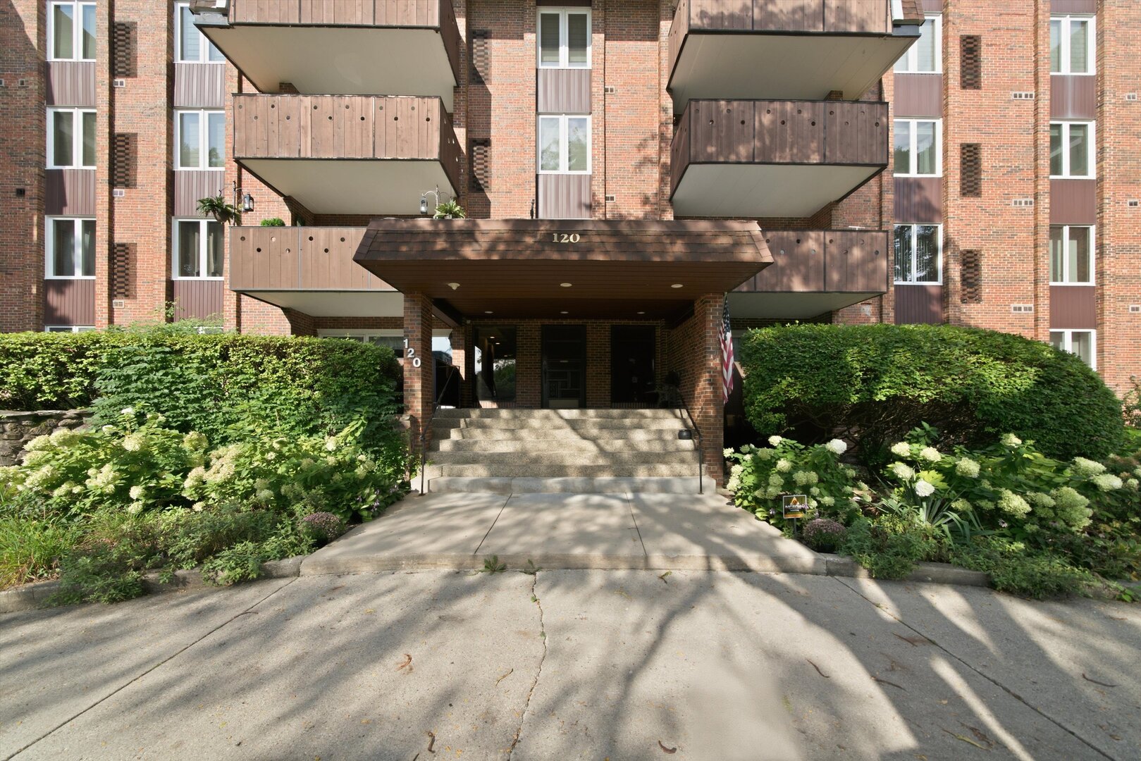 120 S Spruce Avenue 307 Property Photo 3