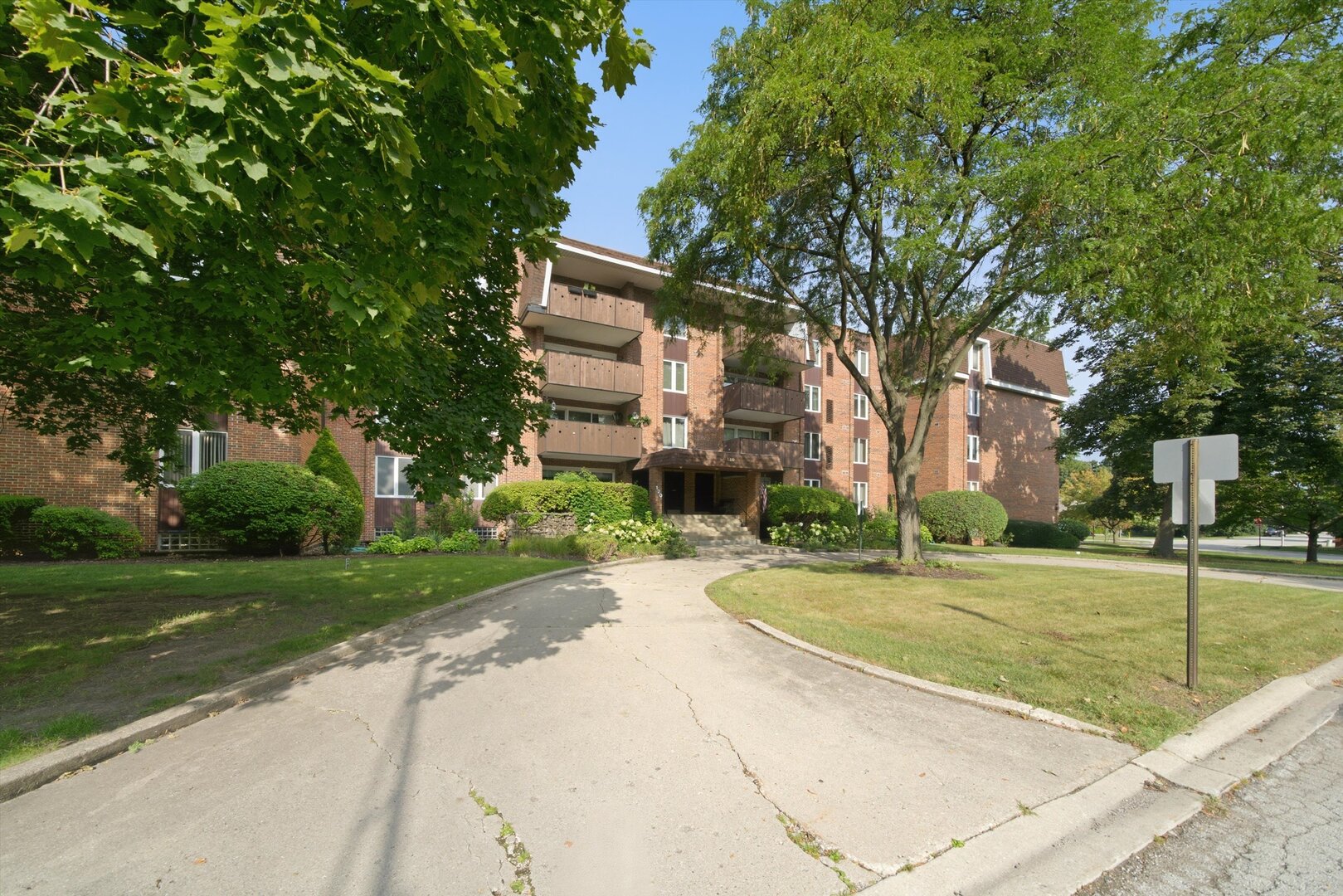 120 S Spruce Avenue 307 Property Photo 4