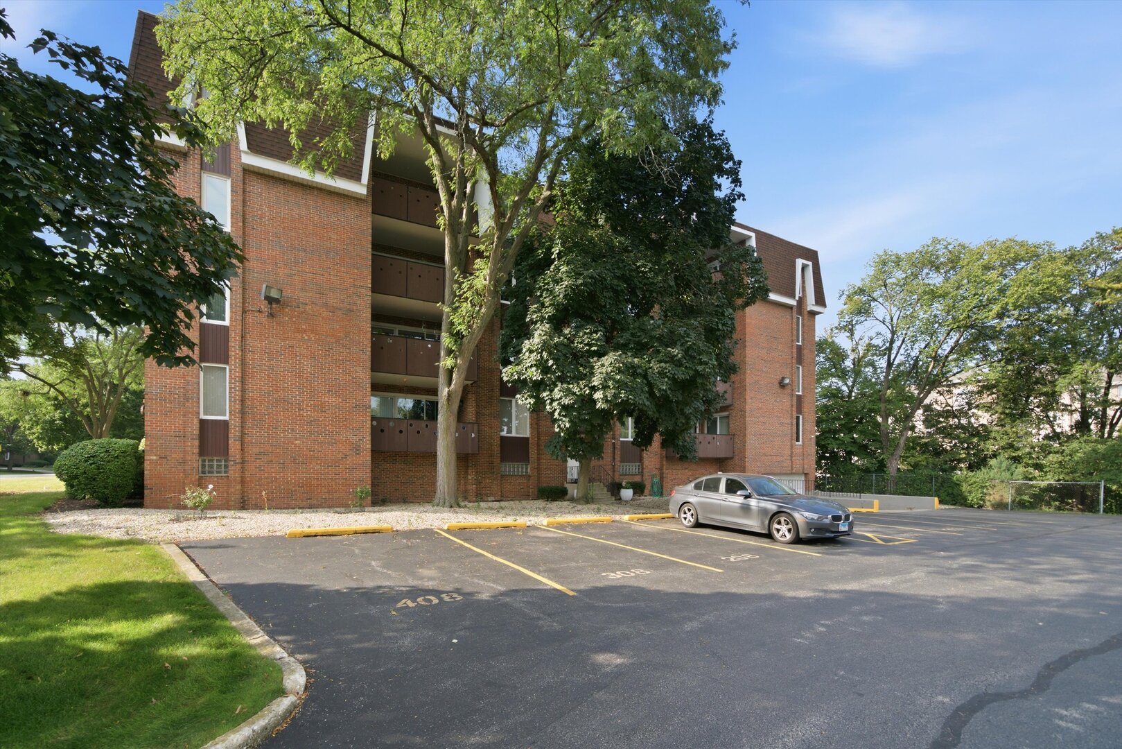 120 S Spruce Avenue 307 Property Photo 5