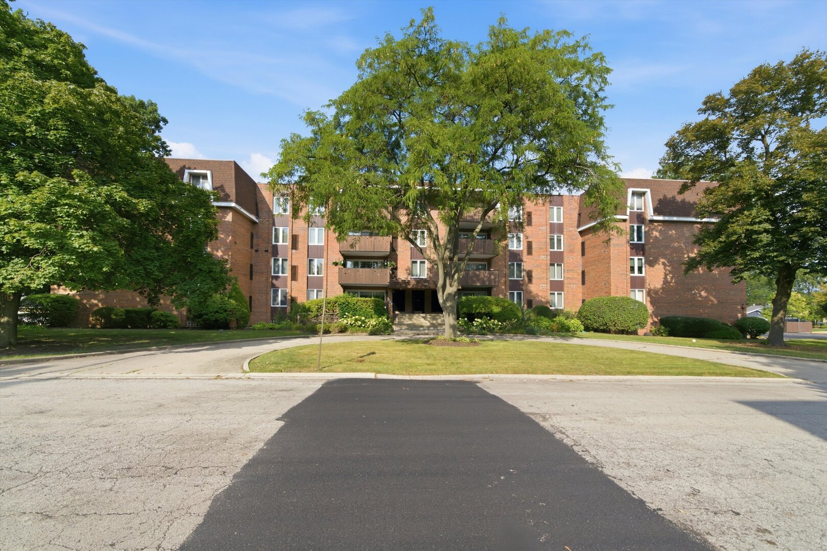 120 S Spruce Avenue 307 Property Photo 6