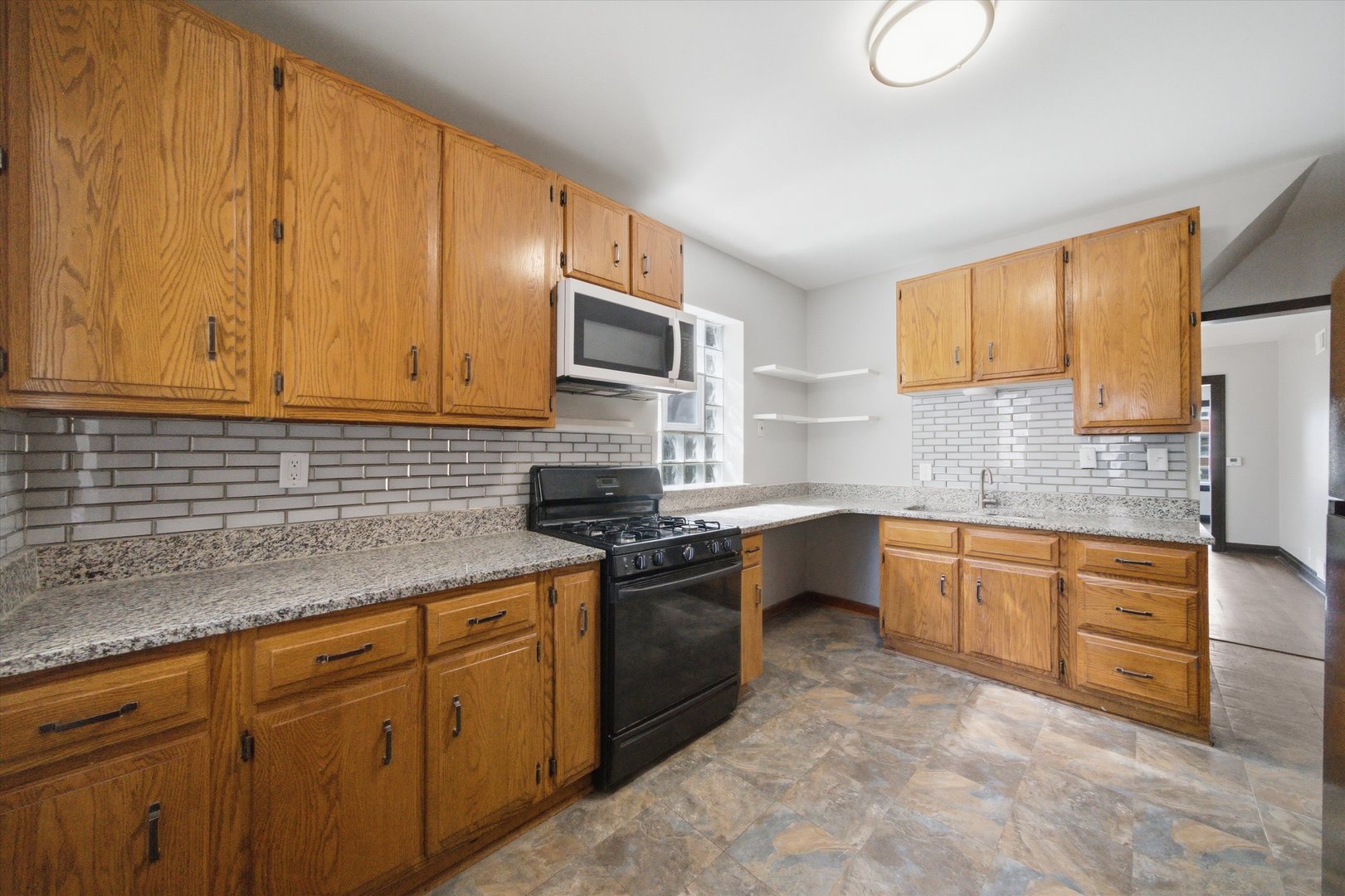 2423 N Newland Avenue Property Photo 6