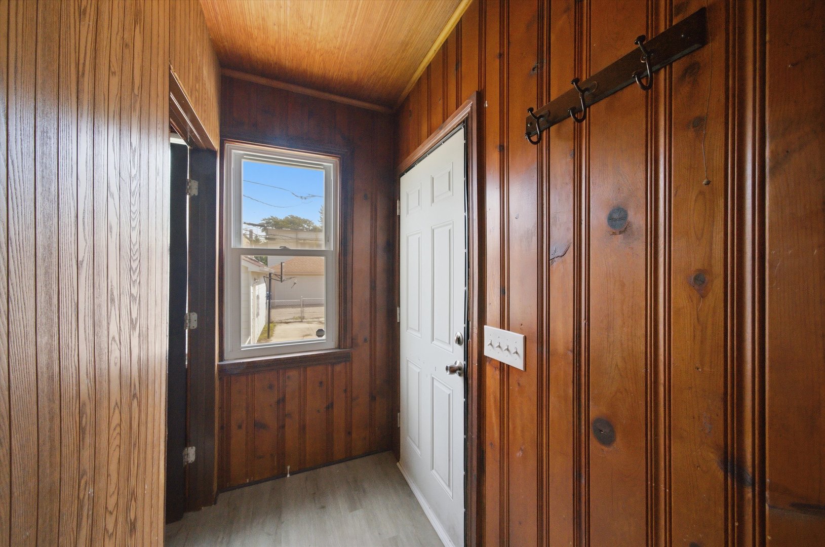 2423 N Newland Avenue Property Photo 13