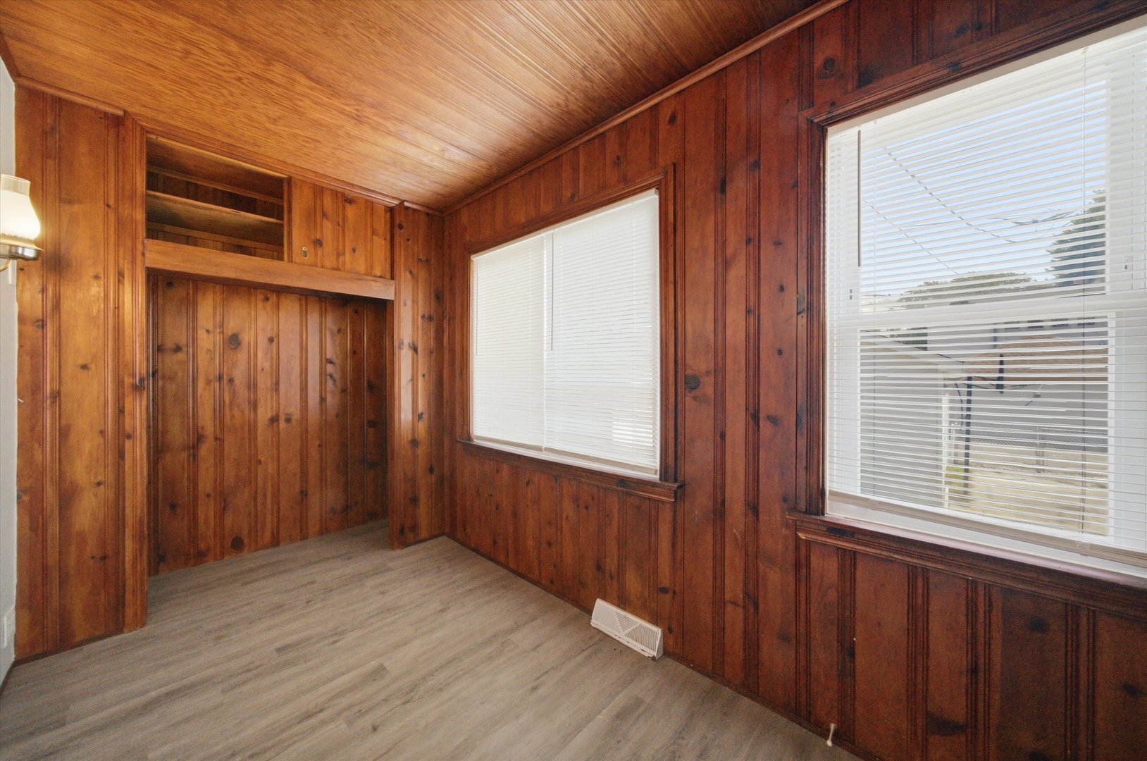 2423 N Newland Avenue Property Photo 14