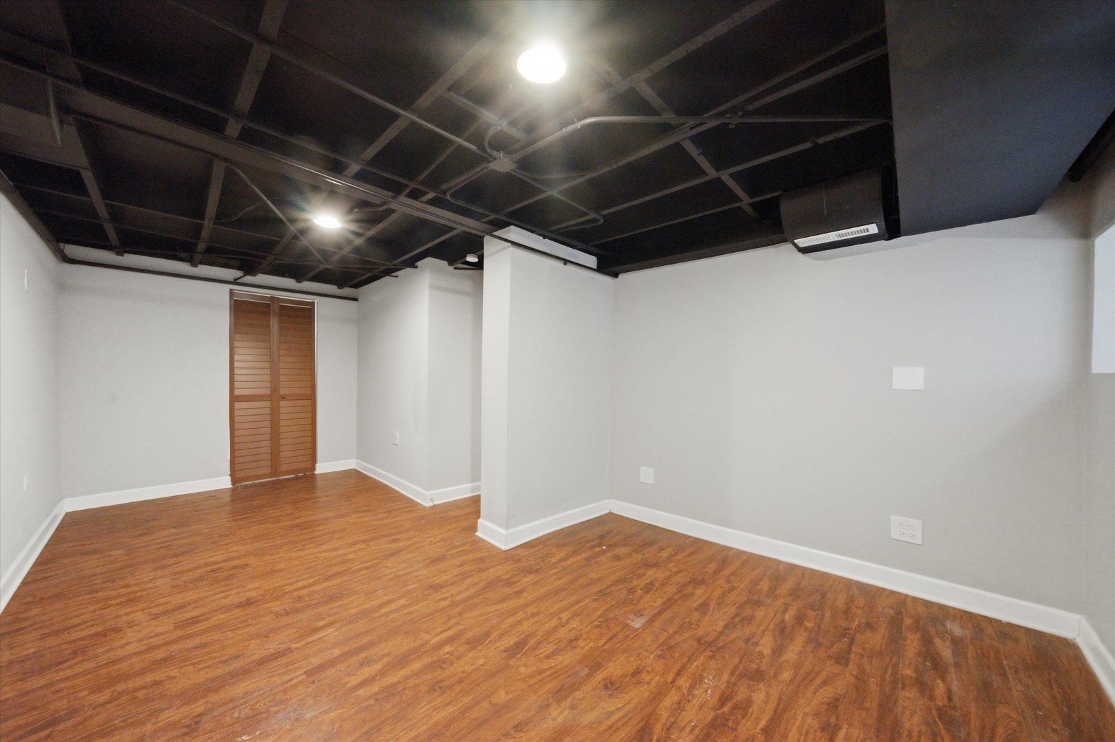 2423 N Newland Avenue Property Photo 28