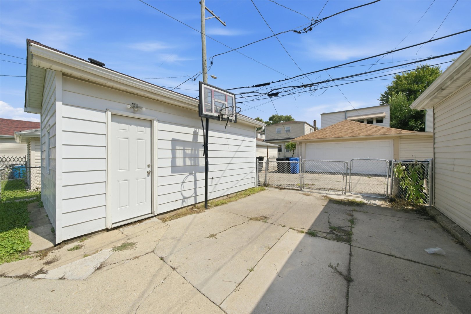 2423 N Newland Avenue Property Photo 44