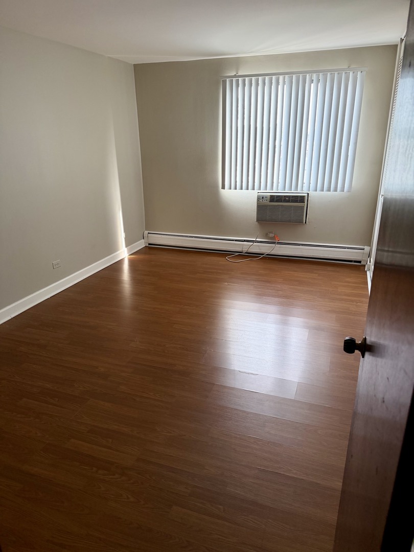 5306 N Cumberland Avenue 401 Property Photo 4