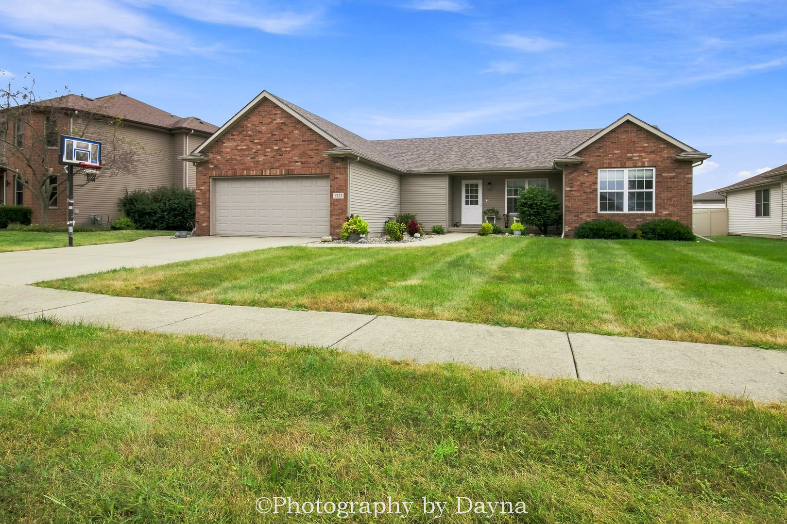 1725 Hunters Run Drive Property Photo 1