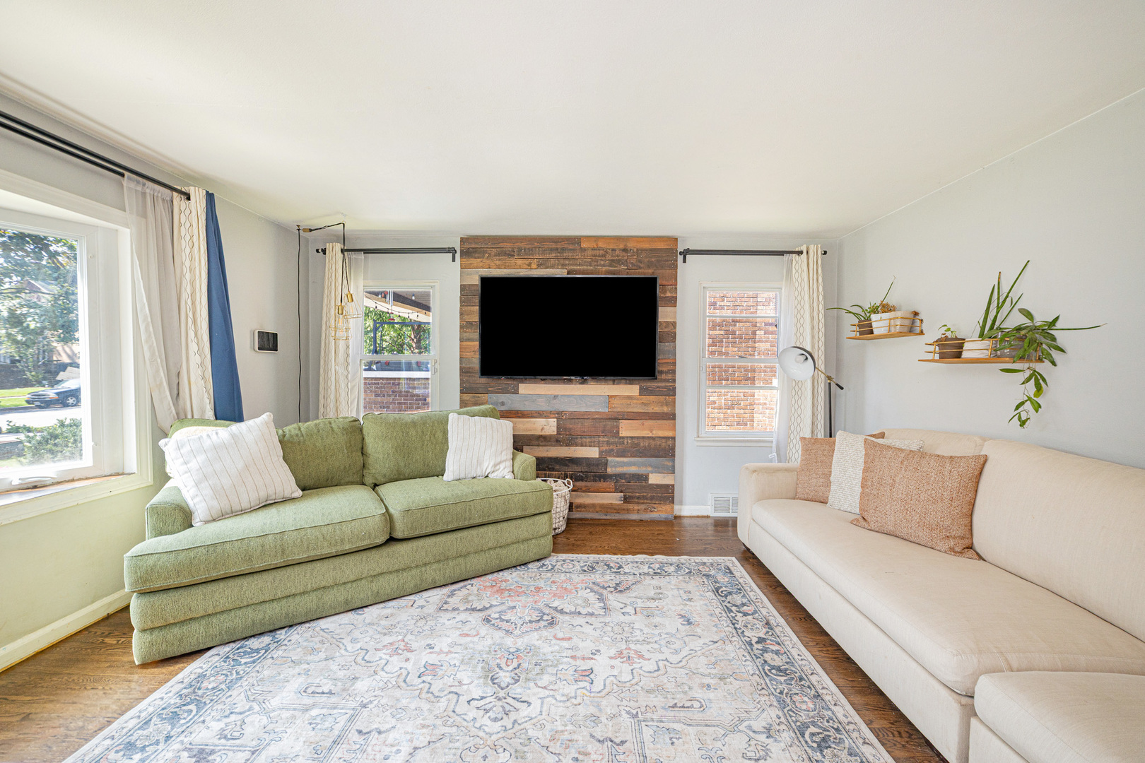 811 Buell Avenue Property Photo 3