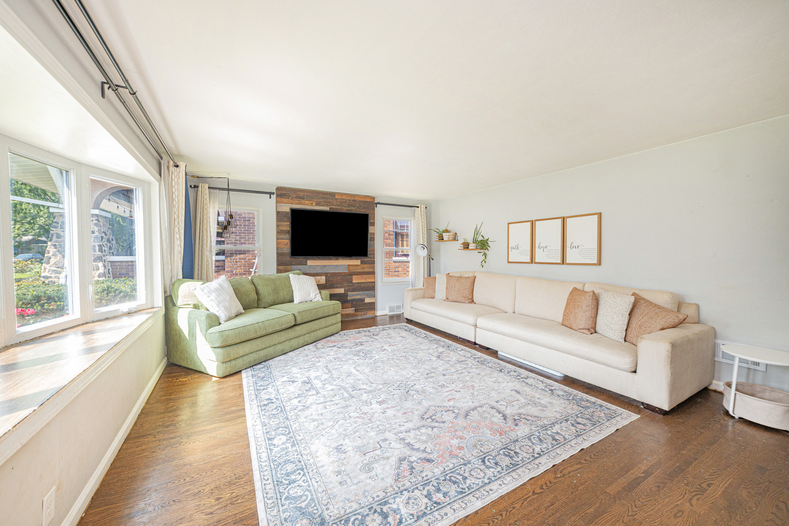 811 Buell Avenue Property Photo 4
