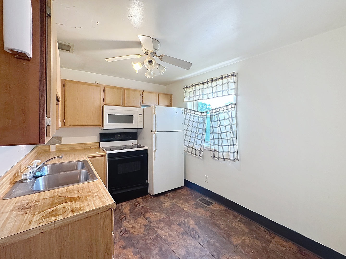 4244 9th Street Property Photo 5