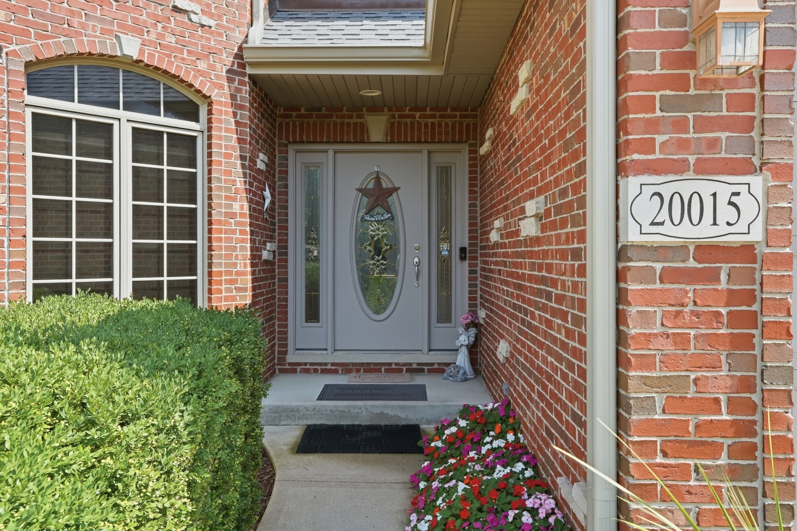 20015 Red Oak Drive Property Photo 4