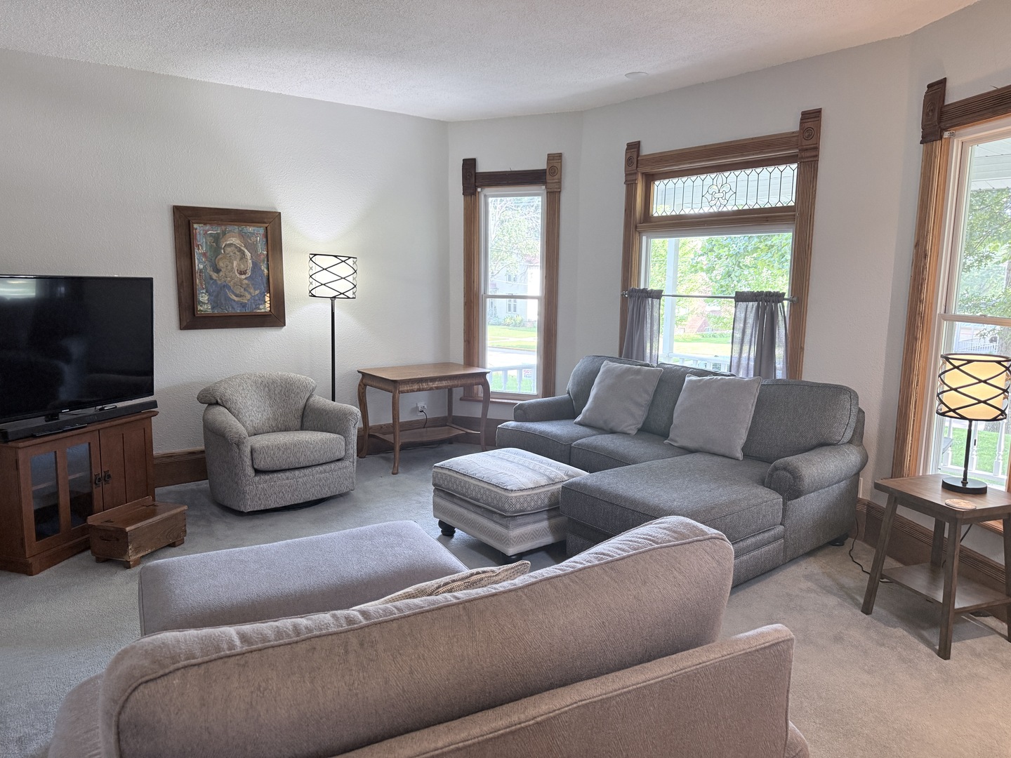 1228 W Lincoln Boulevard Property Photo 2