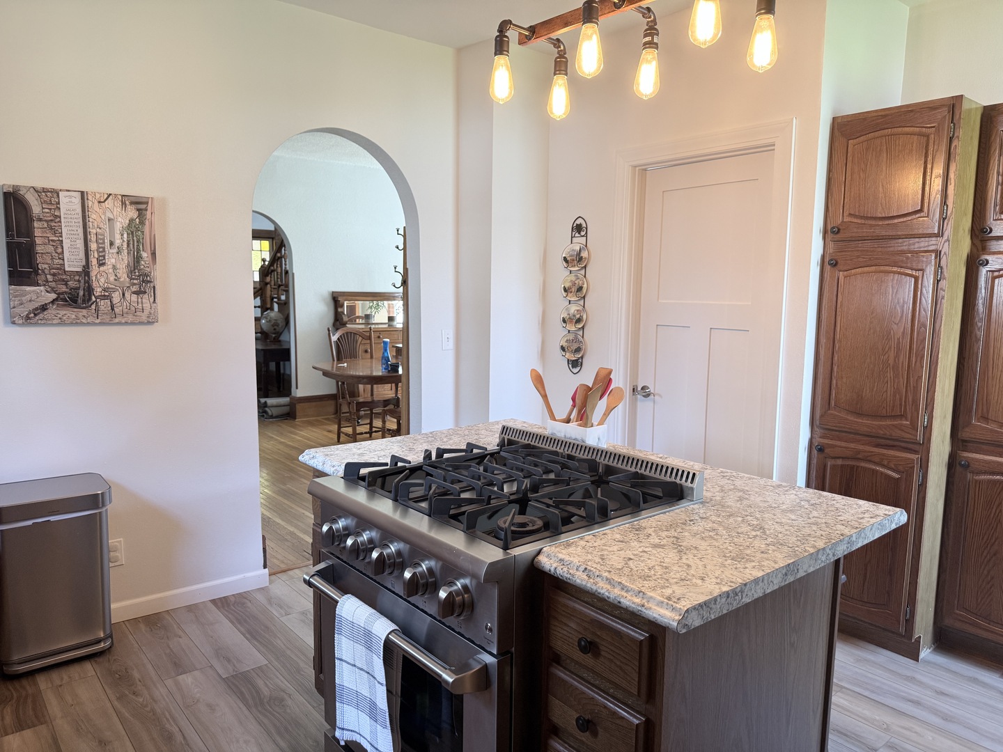 1228 W Lincoln Boulevard Property Photo 11