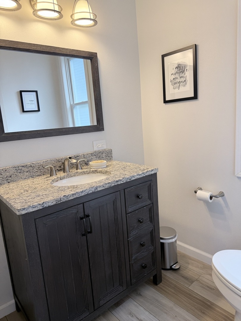 1228 W Lincoln Boulevard Property Photo 12