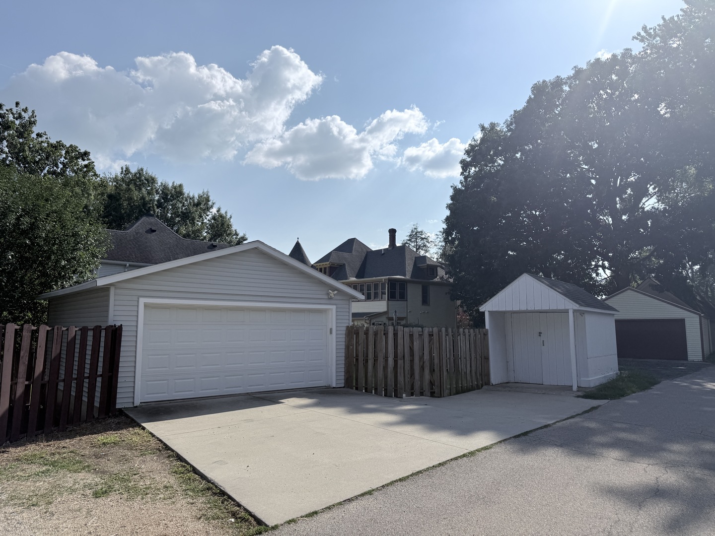 1228 W Lincoln Boulevard Property Photo 27