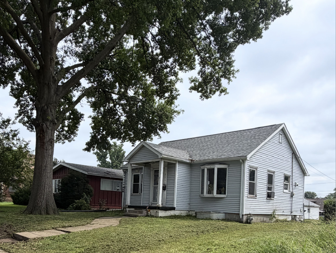 2117 N Marquette Street Property Photo 2