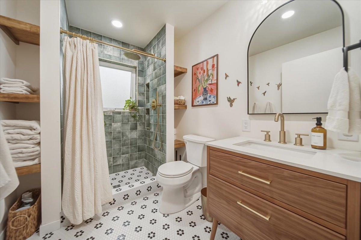 706 Adams Street Property Photo 19