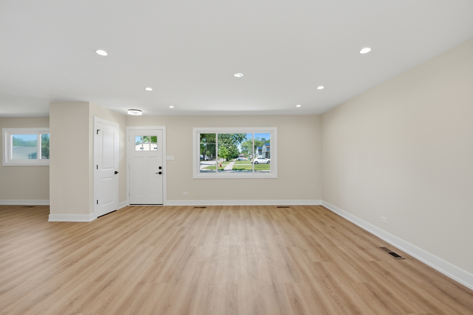 163 W Manchester Drive Property Photo 3