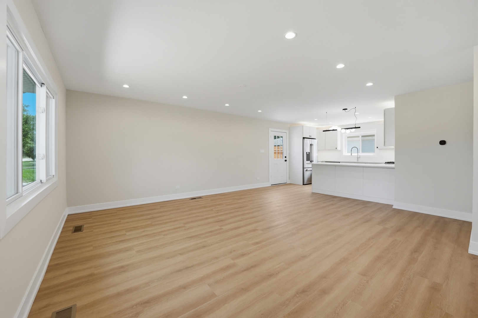 163 W Manchester Drive Property Photo 4