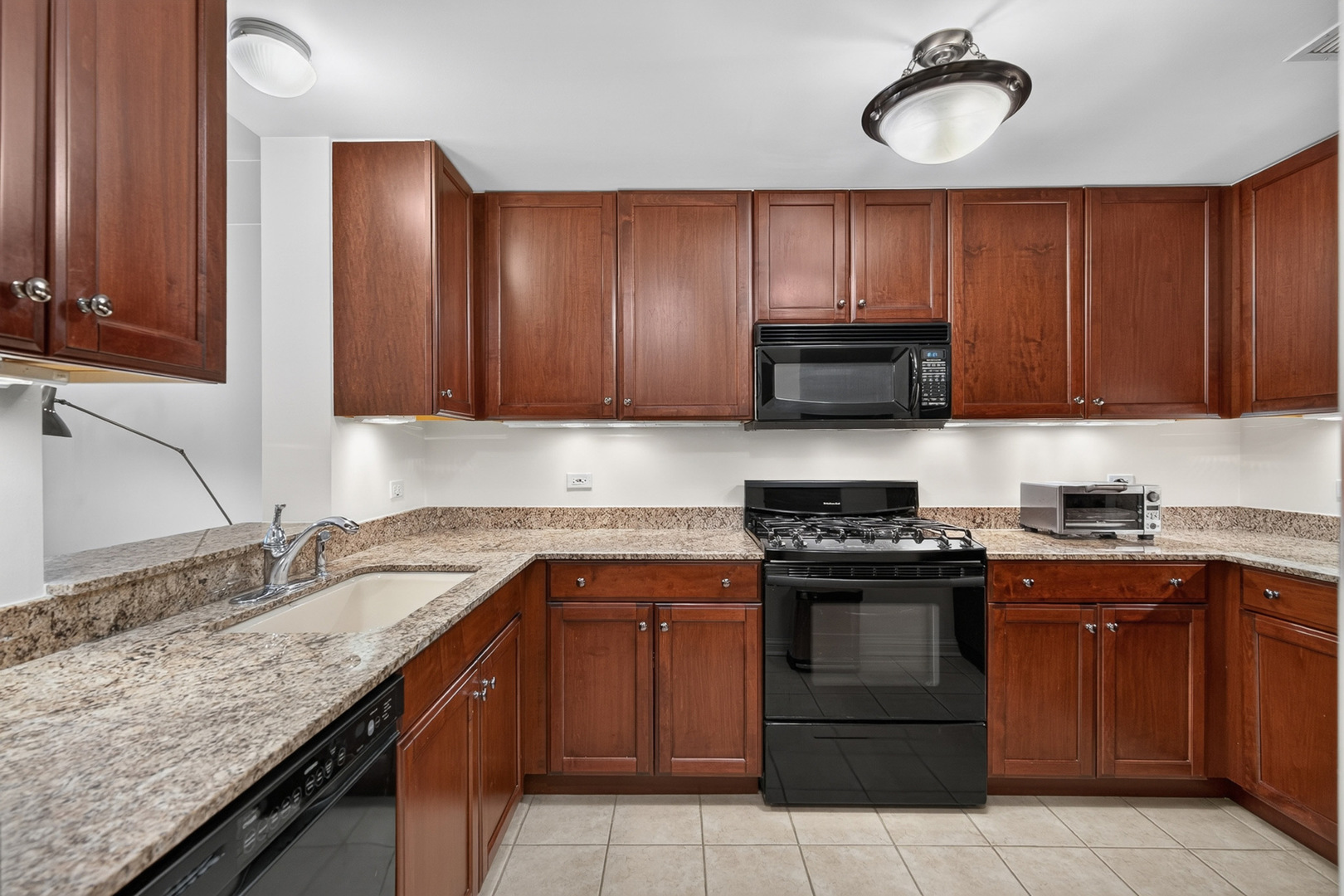 25 E Superior Street 1006 Property Photo 7