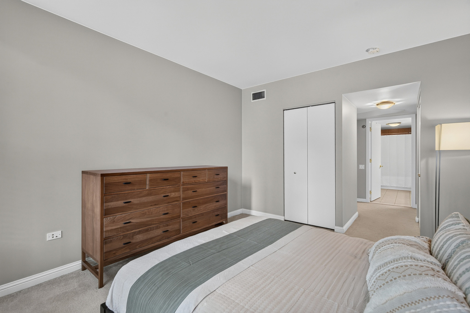 25 E Superior Street 1006 Property Photo 11