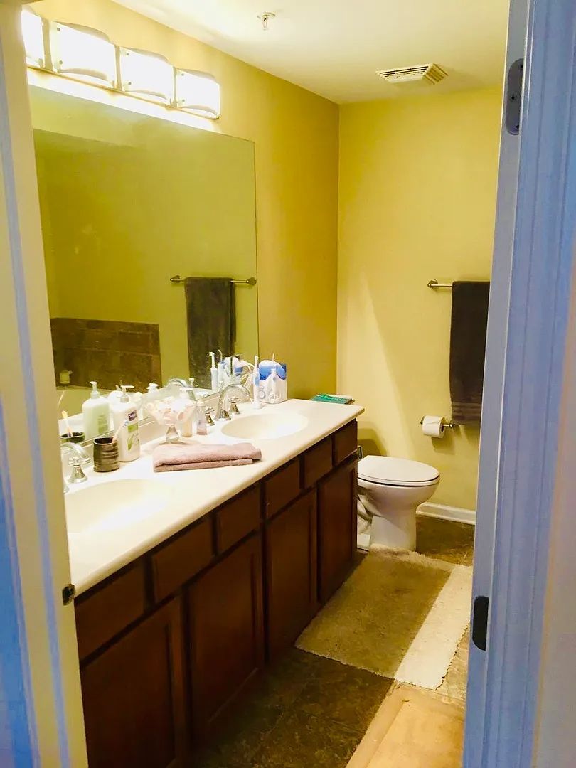 77 N Quentin Road 202 Property Photo 11