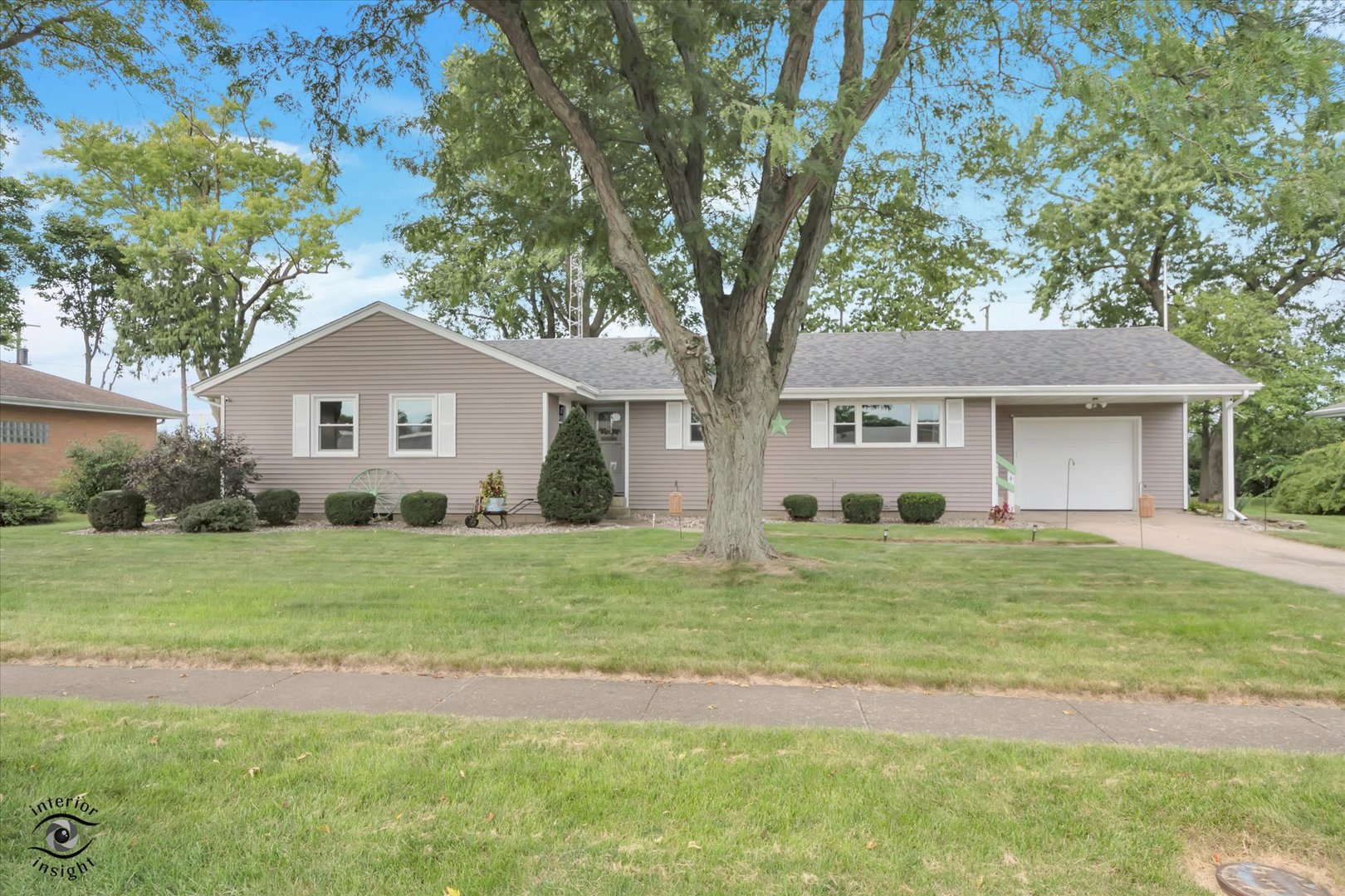 365 N Elm Street Property Photo 1
