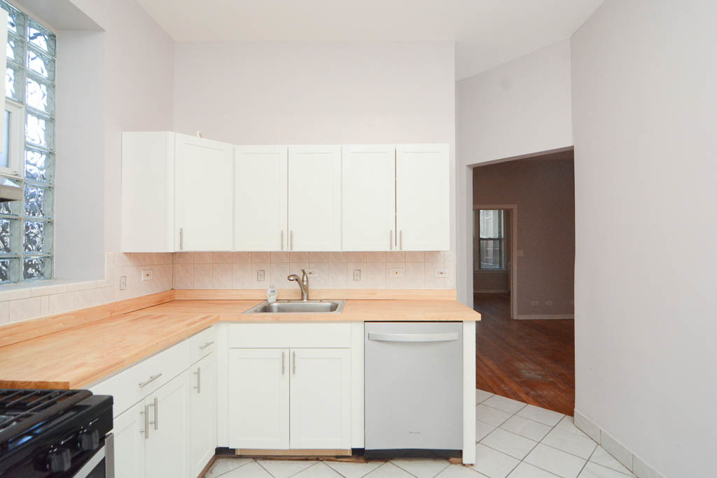 2202 W Belmont Avenue 1r Property Photo 3