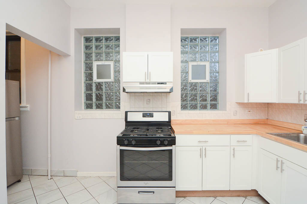 2202 W Belmont Avenue 1r Property Photo 4