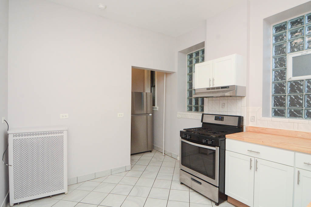 2202 W Belmont Avenue 1r Property Photo 5